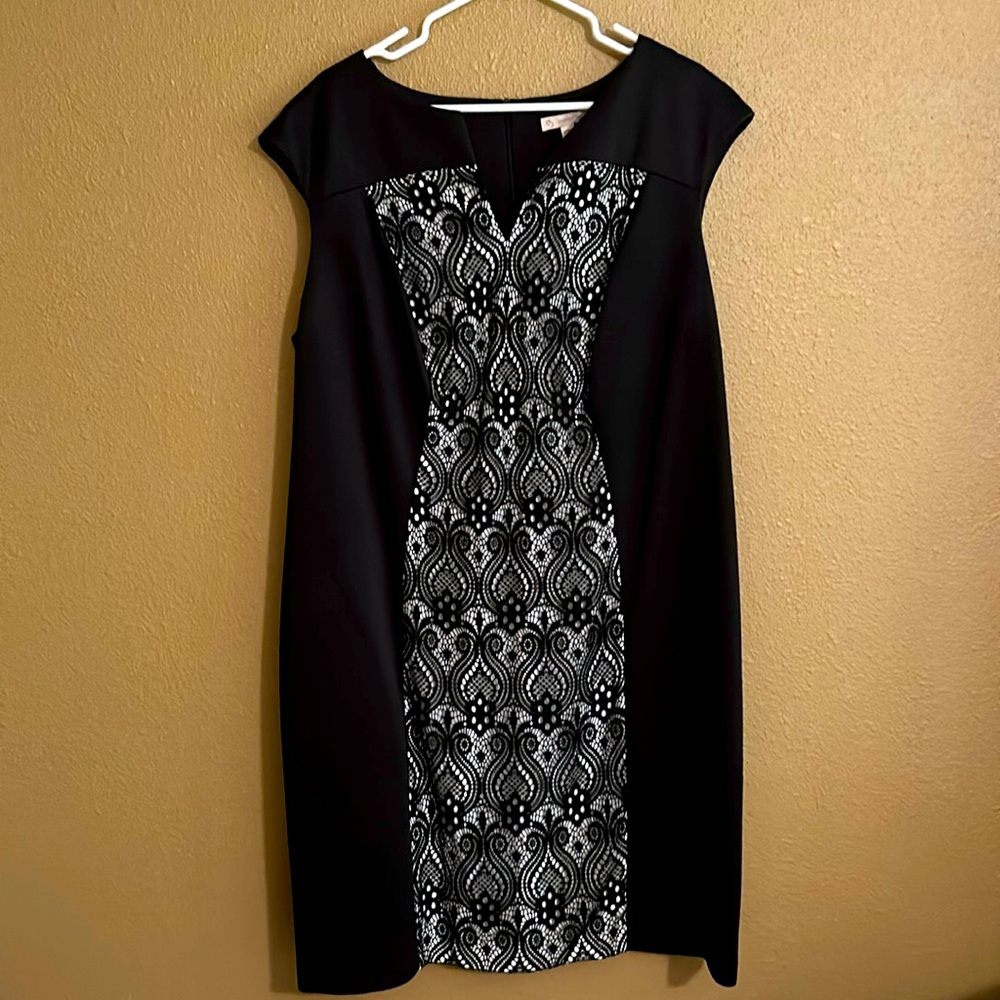Black sleeveless dress